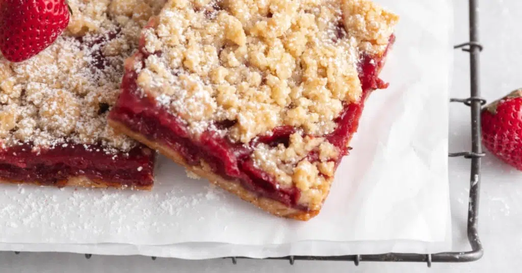 Strawberry Rhubarb Crumble Bars – Broma Bakery